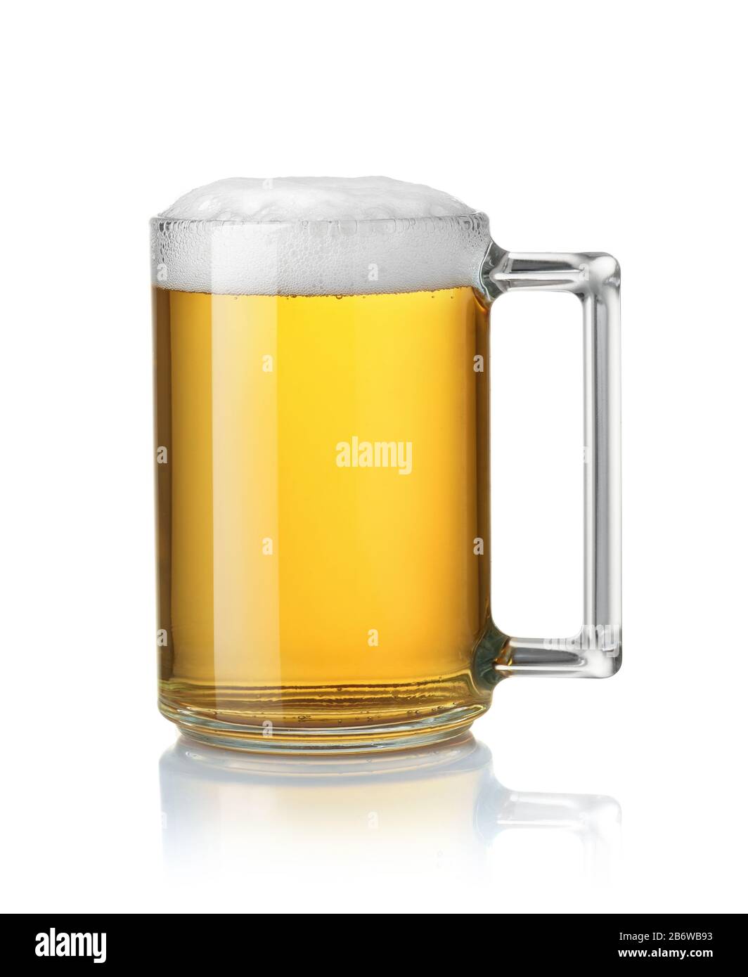 Seitenansicht des Glases voll Bier isoliert auf Weiß Stockfoto