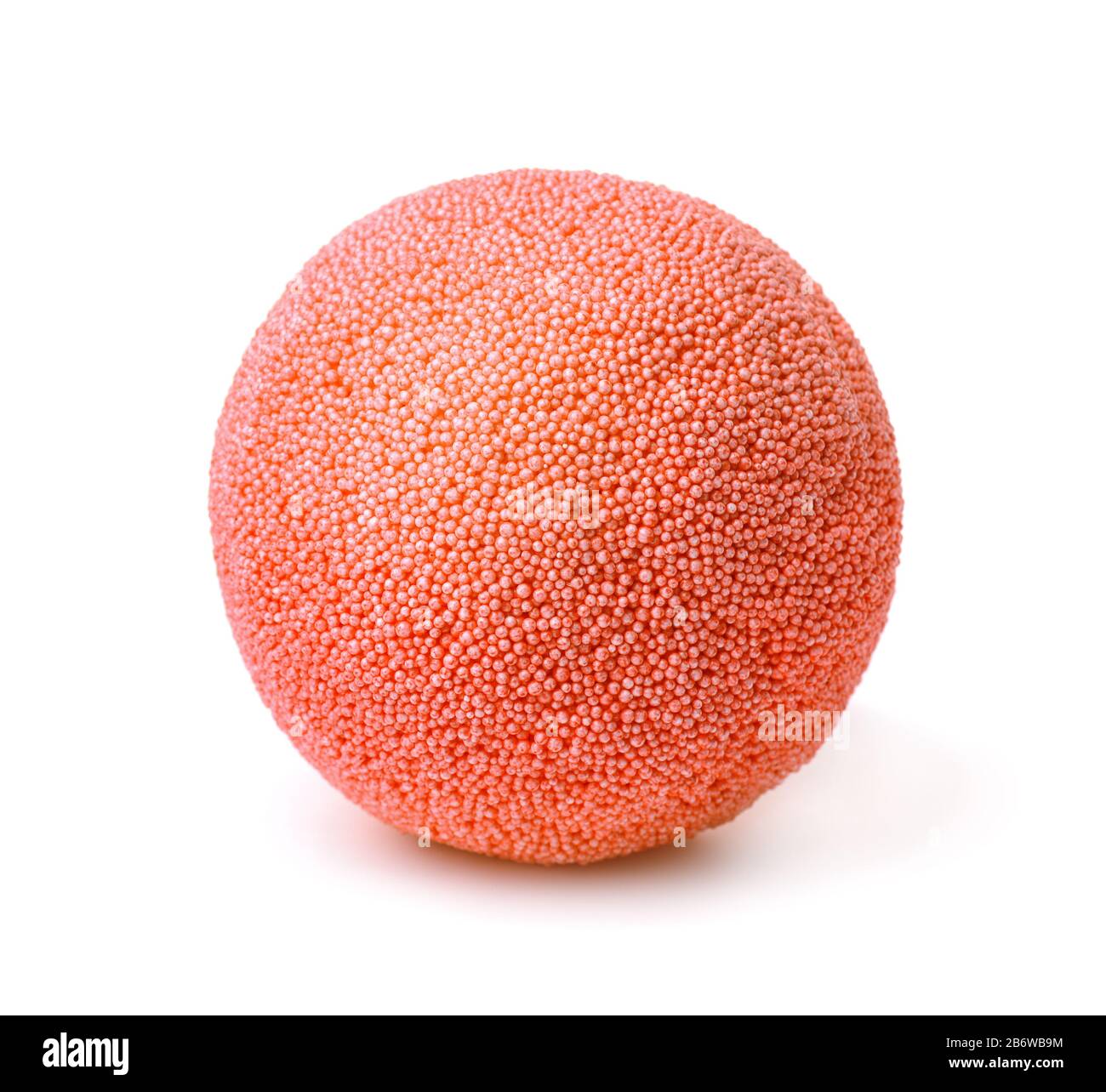 Roter Ball aus Modelschaum isoliert auf Weiß Stockfoto