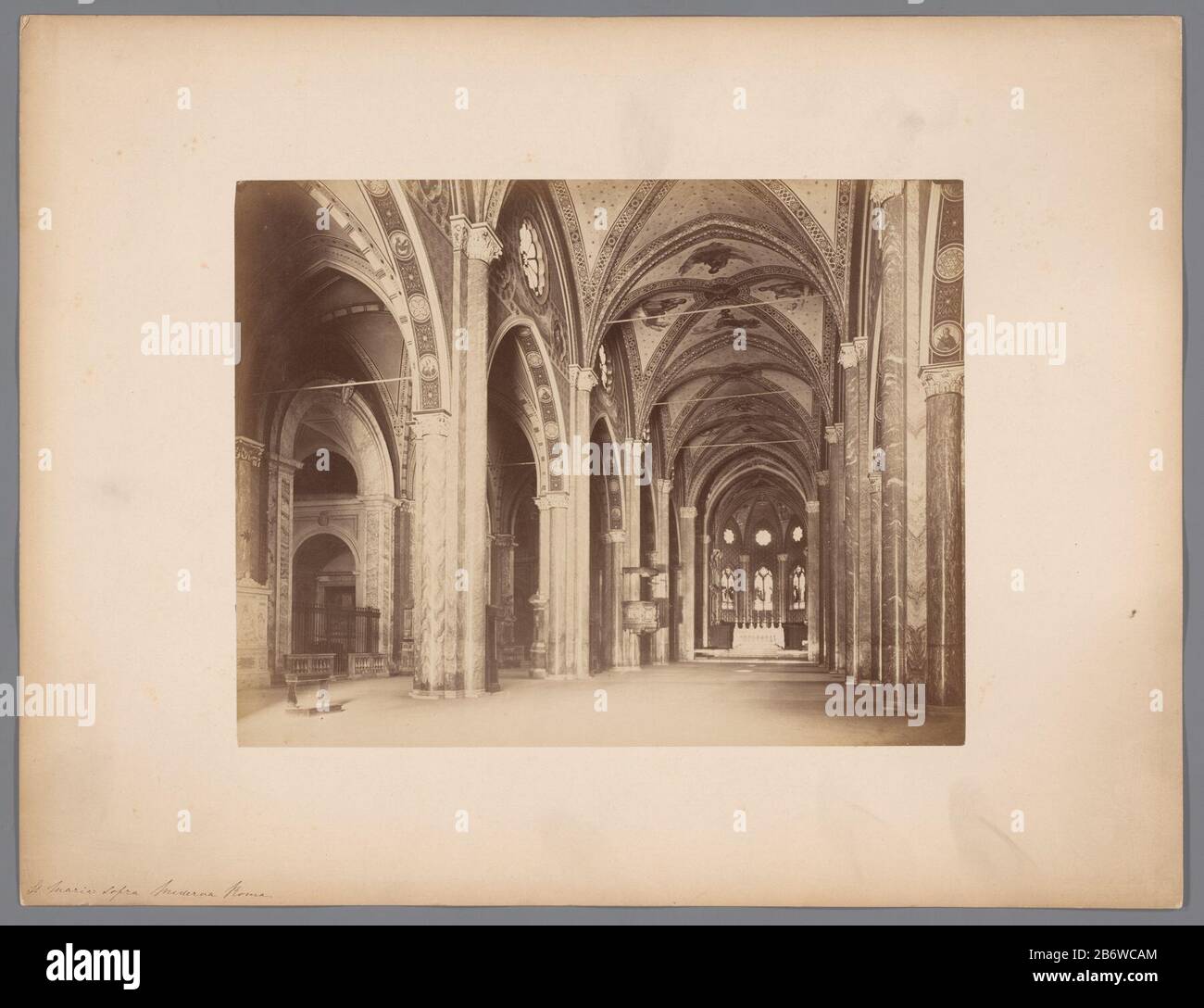 Interieur van St Maria sopra minerva Interieur van St. Maria sopra minerva[?] Objekttyp: Foto Objektnummer: RP-F-00-6934 Hersteller: Fotograaf: AnoniemPlaats Herstellung: ROM dating: CA. 1880 - ca. 1890 Physikalische Kenmerken: Daglichtcollodiumzilverdruk geplackt op karton Material: Fotopapier karton Techniek: Albuminedruk Abmessungen: Foto: H 196 mm × b 252 mmkarton: H 308 mm × b 402 mm Stockfoto