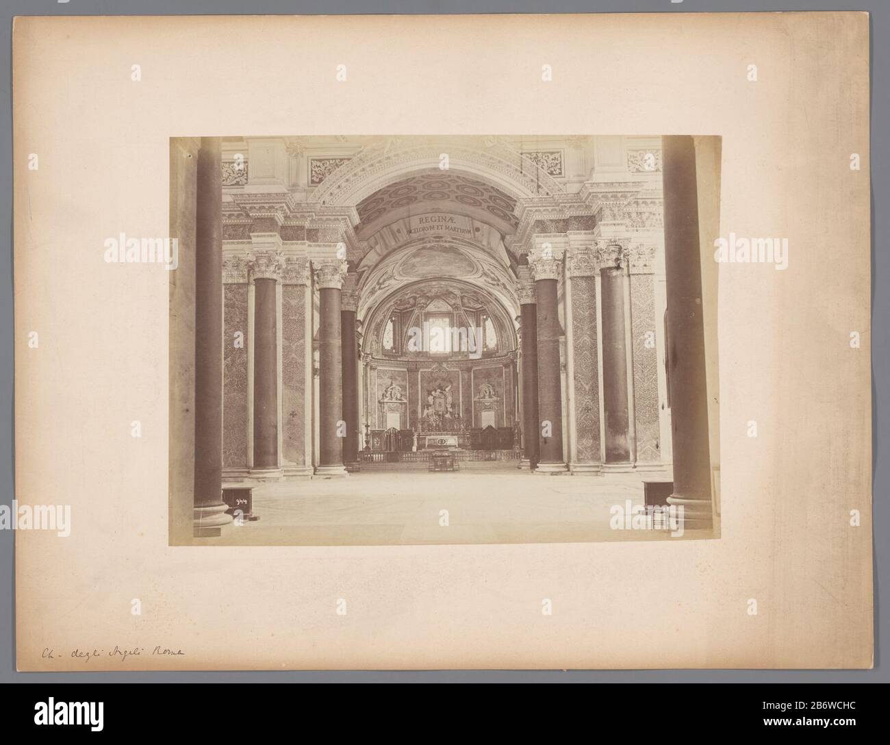 Interieur van de Chiesa degli Angeli Rome Interieur van de Chiesa degli Angeli Rome Objekttyp: Foto Objektnummer: RP-F-00-6938 Hersteller: Fotograaf: AnoniemPlaats Herstellung: ROM dating: CA. 1880 - ca. 1890 Physikalisches Kenmerken: Daglichtcollodiumzilverdruk geplakt op karton Material: Fotopapier karton Techniek: Albuminedruk Abmessungen: Foto: H 192 mm × b 260 mmkarton: H 308 mm × b 402 mmOnderwerp Stockfoto