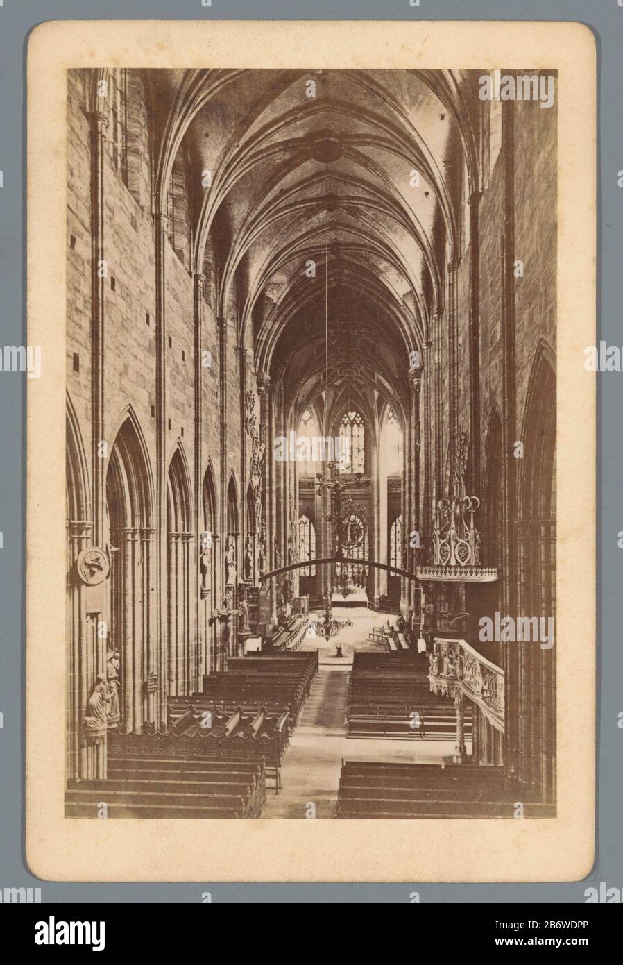 Innenansicht der St.-Lorenz-Kirche in NeurenbergInneres der St. Lorenz-Kirche (Titelobjekt) Nürnberg (Serienobjekt) Objekttyp: Regierungsbild Artikelnummer: RP-F20081 Aufschriften / Marken: Nummer, Verso, Stuck ' 7.' Hersteller: Fotograf: Anonymer Verleger: Friedrich Bruckmann (möglich) Ort Herstellung: Fotograf: St. Lawrence Church Verlag: München Datum: Material: Papppapier Technik: Albumindrucke Abmessungen: Sekundäres Medium: H 171 mm × W 113 mm Betreff: Kircheninnenraum wo: St. Laurentiuskirche Stockfoto