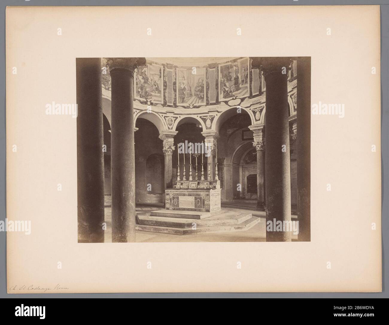 Interieur van de Sta Costanza, Rom Interieur van de Sta. Costanza, Rom Objekttyp: Foto Objektnummer: RP-F-00-6936 Hersteller: Fotograaf: AnoniemPlaats Herstellung: Rom dating: CA. 1880 - ca. 1890 Physikalisches Kenmerken: Daglichtcollodiumzilverdruk geplackt op karton Material: Fotopapier karton Techniek: Albuminedruk Abmessungen: Foto: H 198 mm × b 250 mmkarton: H 308 mm × b 402 mmOnderwerp Stockfoto