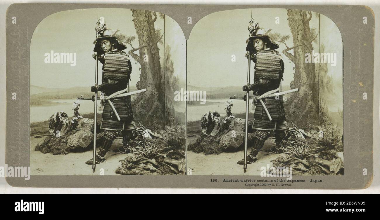 Japanse soldaat in traditionele kledij Uralten Krieger Kostüm des japanischen Japan (titel op object) japanischer Soldat in traditioneller Kleidung uralter Krieger Kostüm der Japaner. Japan (Titelobjekt) Eigenschaftstyp: Stereobild Artikelnummer: RP-F F13125 Aufschriften/Marken: Stockfoto