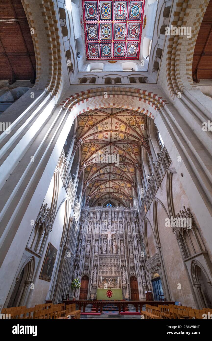 England, Hertfordshire, St. Alban's. Das Quire und das Langhaus der Kathedrale von St. Alban, die die berühmte Leinwand von Wallingford zeigen Stockfoto