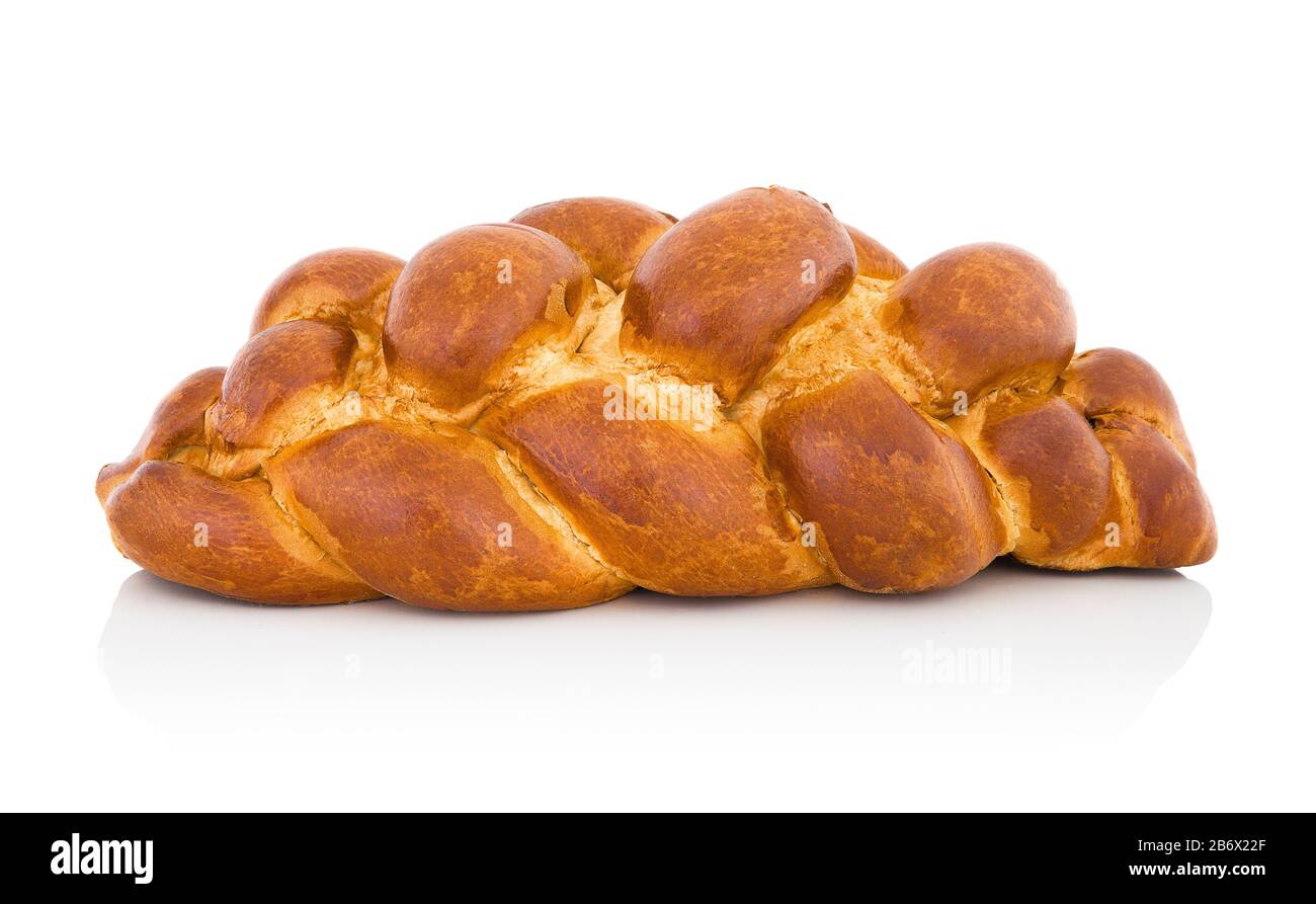 Schickes Brot auf slowakisch genannt: Vianocka. Süßes lebrtes Brot mit Rosinen im Inneren. Osterbrot auf weißem bg. Isoliert auf weißem Hintergrund mit Schatten r Stockfoto