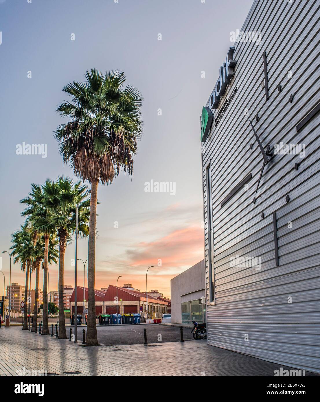 Der Intermodal-Bahnhof ist der neue Bus- und Bahnhof in der Stadt Almeria, Andalusien, Spanien Stockfoto