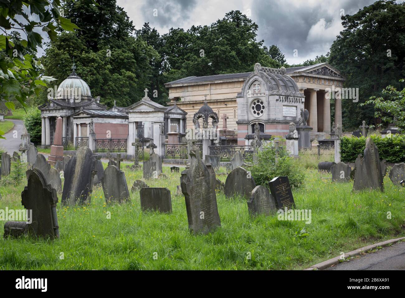 Gräber und Denkmäler auf dem West Norwood Cemetery, der erstmals im Jahr vorher benutzt wurde. Stockfoto