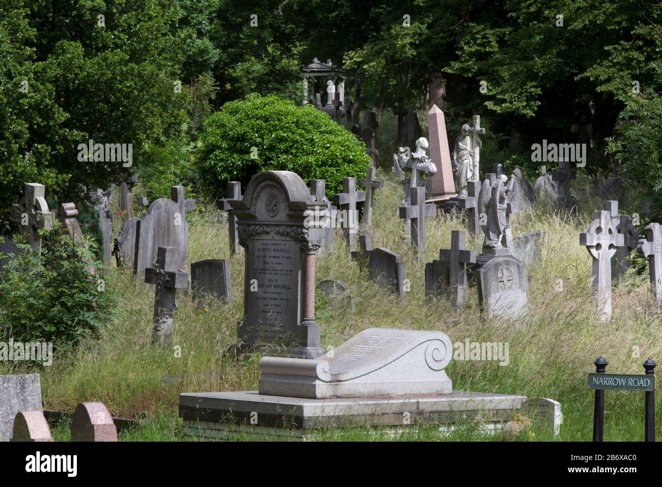 Gräber und Denkmäler auf dem West Norwood Cemetery, der erstmals im Jahr vorher benutzt wurde. Stockfoto