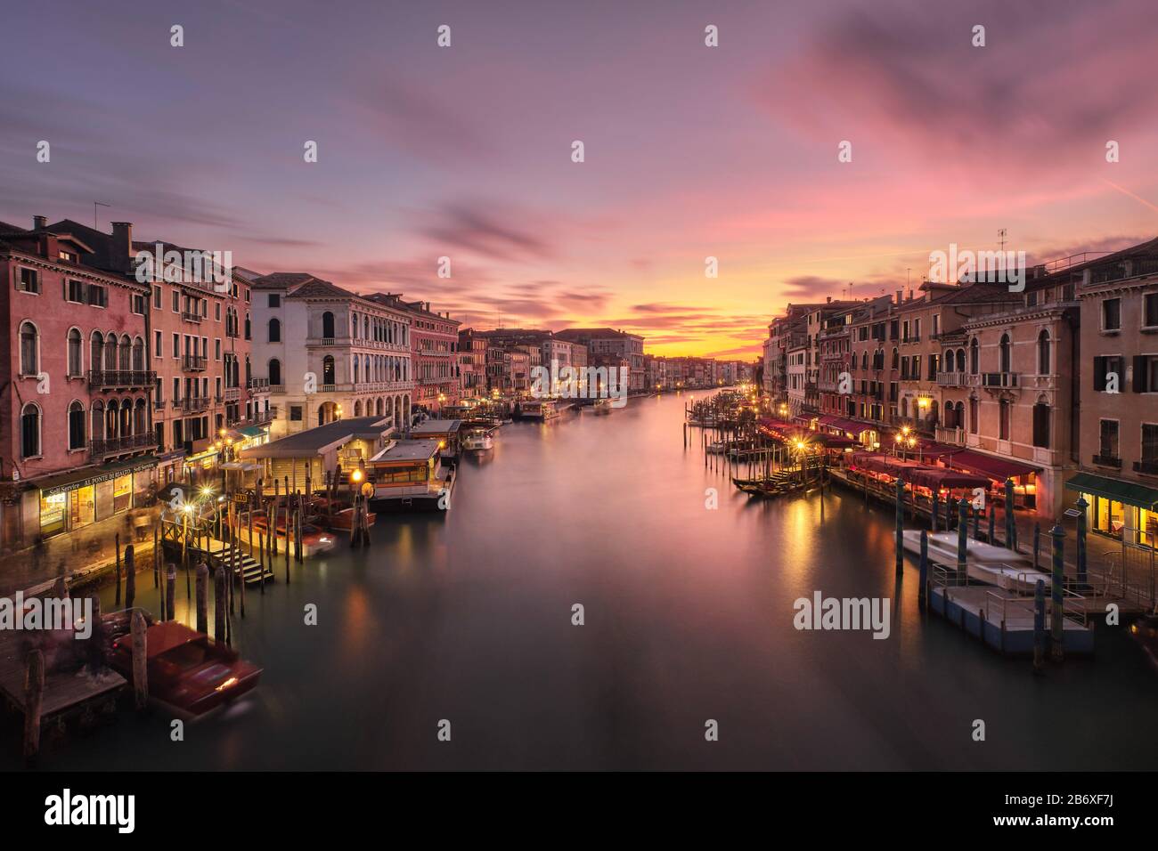 Ponte di Rialto in Venedig (Italien) Stockfoto