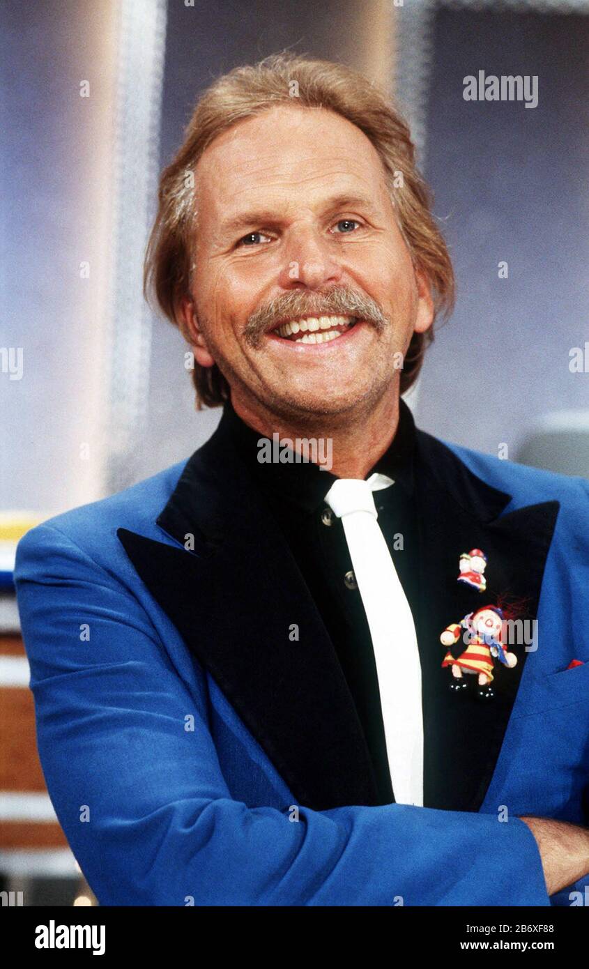 Sänger FRANK ZANDER zu Gast und Reingelegter in der Comedy Sendung VERSETZTE KAMERA, Deutschland 1998. Sänger FRANK ZANDER als Gast und töricht in der Comedy-Show VERSTECKT KAMERA, Deutschland 1998. Stockfoto