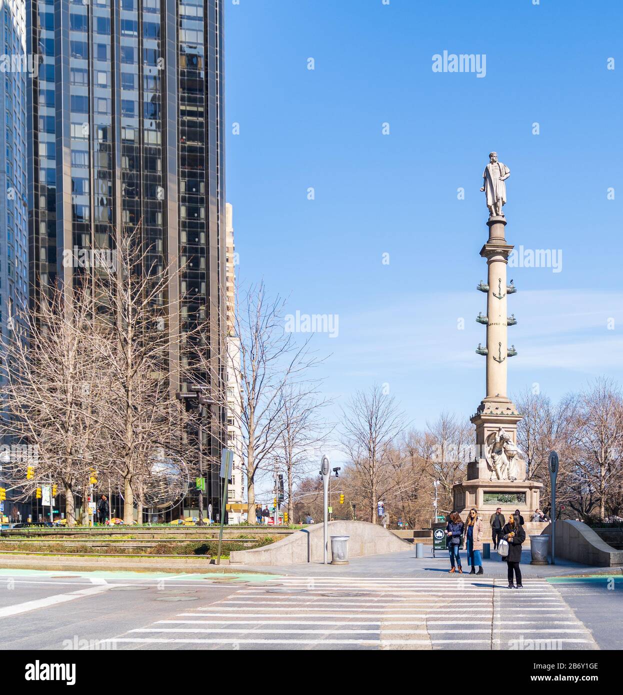 Columbus Circle, New York - 8. März 2020: Ein friedlicher Columbus Circle eine Woche vor der NYC-Abschaltung wegen der Coronavirus Pandemie. Stockfoto