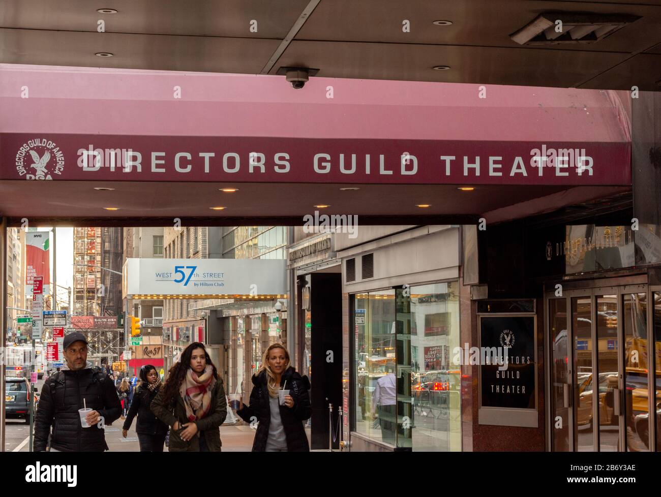 Eintrittsschild zum Directors Gilde Theatre in manhattan, einem privaten Vorführtheater für die Gewerkschaft der Filmregisseure Stockfoto