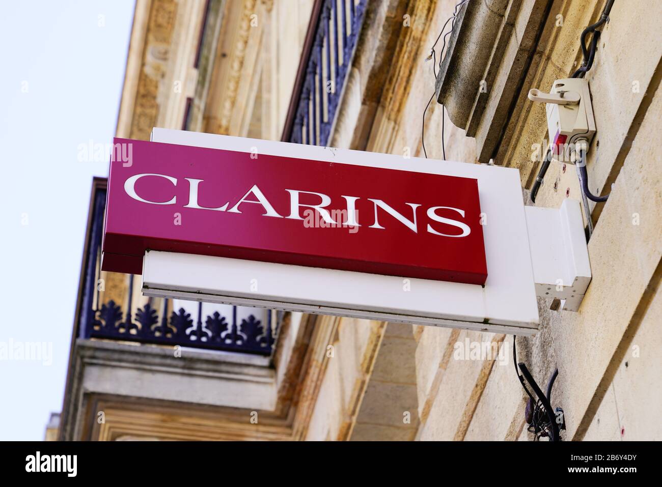 Bordeaux, Aquitanien/Frankreich - 09 18 2019: Logo auf dem Schild des Clarins-Ladens speichern Stockfoto