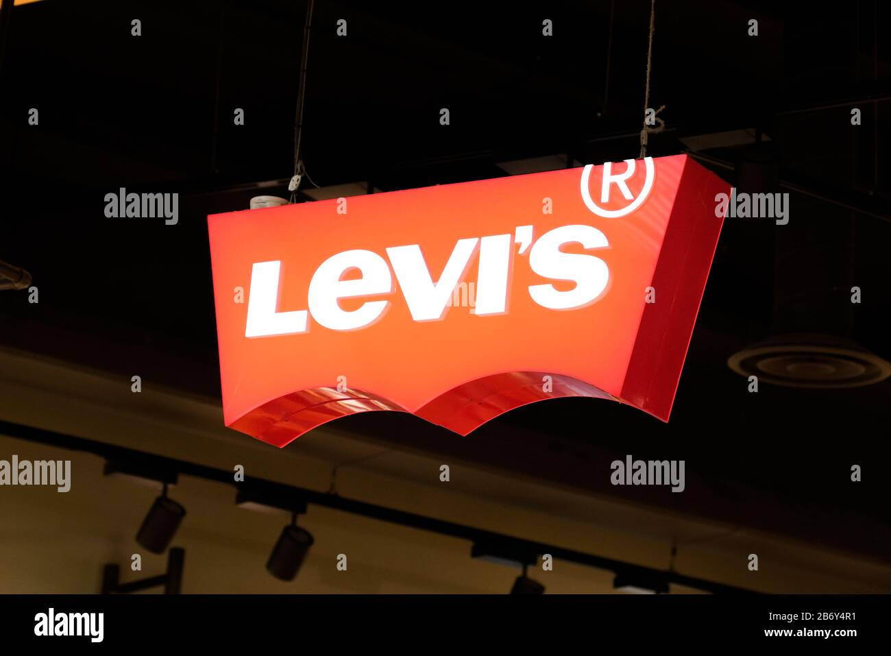 Bordeaux, Aquitanien / Frankreich - 09 23 2019 : Levi's Bekleidungsgeschäft Logo-Fenster Levi Strauß levis amerikanische Firma für Denimjeans Stockfoto