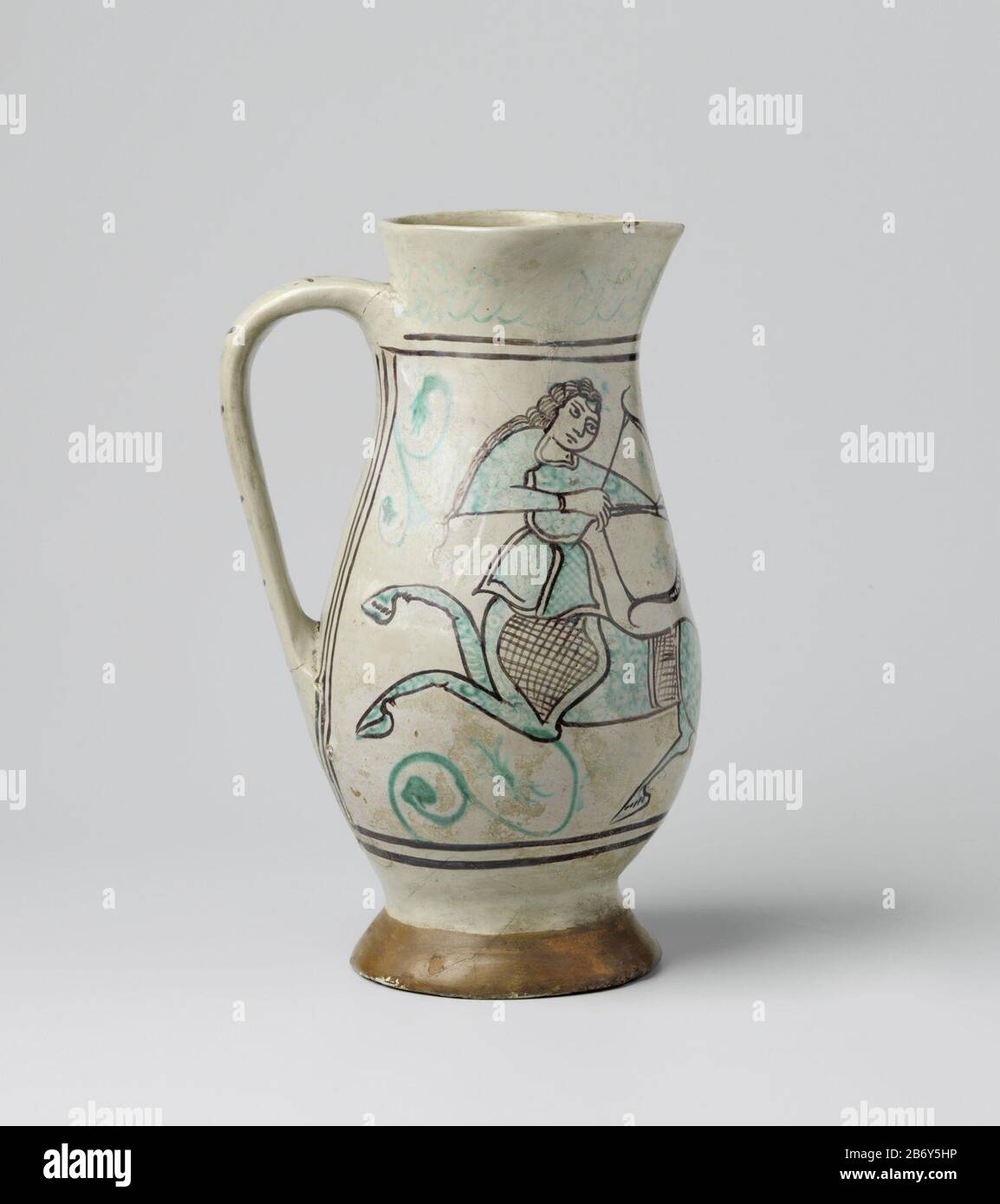 Kan, der sich in der Balustervormig versammelten, traf Oor Omgekeerd balustervore kan van veelkleurig beschilderde majolica. In der letzten Zeit wurde die neue, neue, neue, neue und neue Welt erreicht. OP de kan is een centaurus geschilderd met in de handen een pijl en boog en een vogel (reiger ?). Tossen beide is een tak geschilderd. Hersteller : AnoniemPlaats Herstellung: Orvieto dating: CA. 1400 Physikalische Kenner: Majolika veelkleurig beschilderd in de glazuur Material: Aardewerk tinglazuur loodglazuur Techniek: Majolika / Schildertechniek / Polychromie Abmessungen: H 26 cm × b 13 cm × d 15 cm Stockfoto