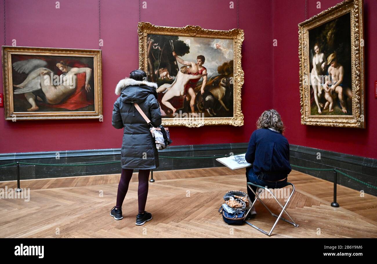Ein Student skizziert eine Ähnlichkeit von 'Venus und Adonis' durch die Werkstatt von Titian. The National Gallery, Trafalgar Square, London. GROSSBRITANNIEN Stockfoto