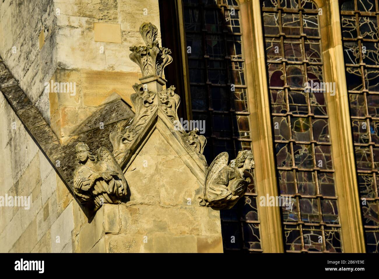 Window and Stone Angels King'sCollege Chapel, Cambridge UK Stockfoto