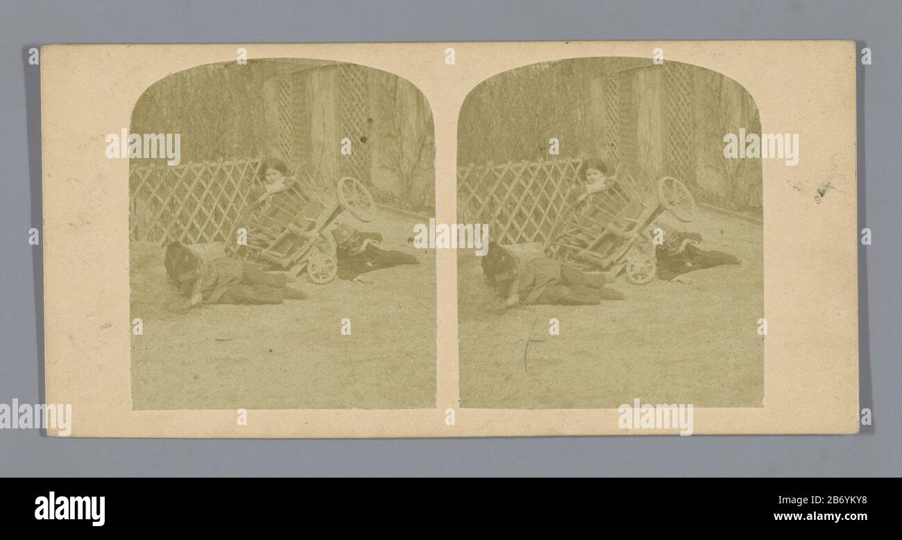 Kinder vallen uit een Wagen Kinder, die aus einem Autokartentyp herausfallen: Stereobilder Artikelnummer: RP-F F10112 Aufschriften / Marken: Name, Verso, gestempelt "Feldbrüggen & Co. Groningen'Nummer, verso, handschriftlicher '60' Hersteller: Fotograf: Anonymer Verkäufer: Feldbrüggen & Co (börsennotiertes Eigentum) Ort Herstellung: Fotograf: Europa Verkäufer: Groningen: CA. 1850 - ca. Technische Merkmale: Albuminpapier Druckmaterialien: Pappe Papiertechnik: Albumin Druckabmessungen: Sekundärträger: H 85 mm × b mm Betreff 170: Unfall mit (Hof-)Wagen, Güterwagen, Wagen wo: Europa Stockfoto