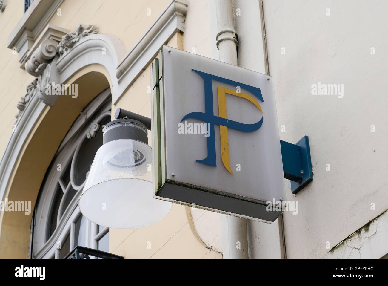 Bordeaux, Aquitanien/Frankreich - 02 21 2020: Französisches Logo für öffentliche Finanzen - Bürogebäude Stockfoto