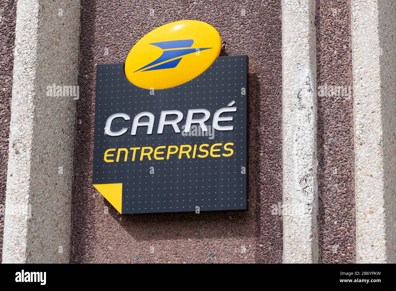 Bordeaux, Aquitanien / Frankreich - 09 24 2019 : Logo der französischen Gruppe La Poste carré Entreprises Stockfoto