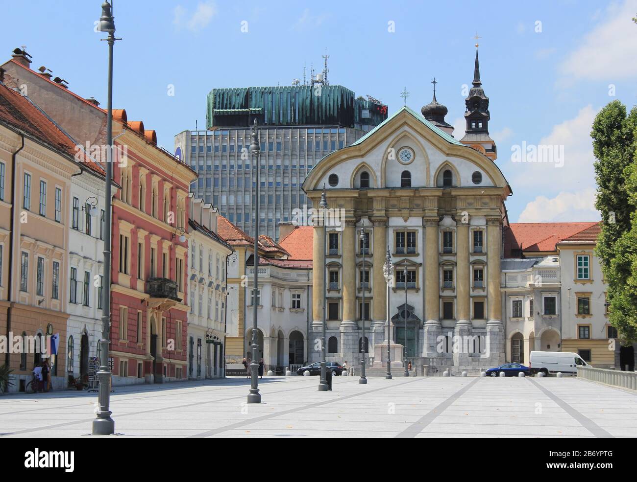 Kongress-Platz-Promenade mit Ursulinenkirche, Laibach, Slowenien Stockfoto