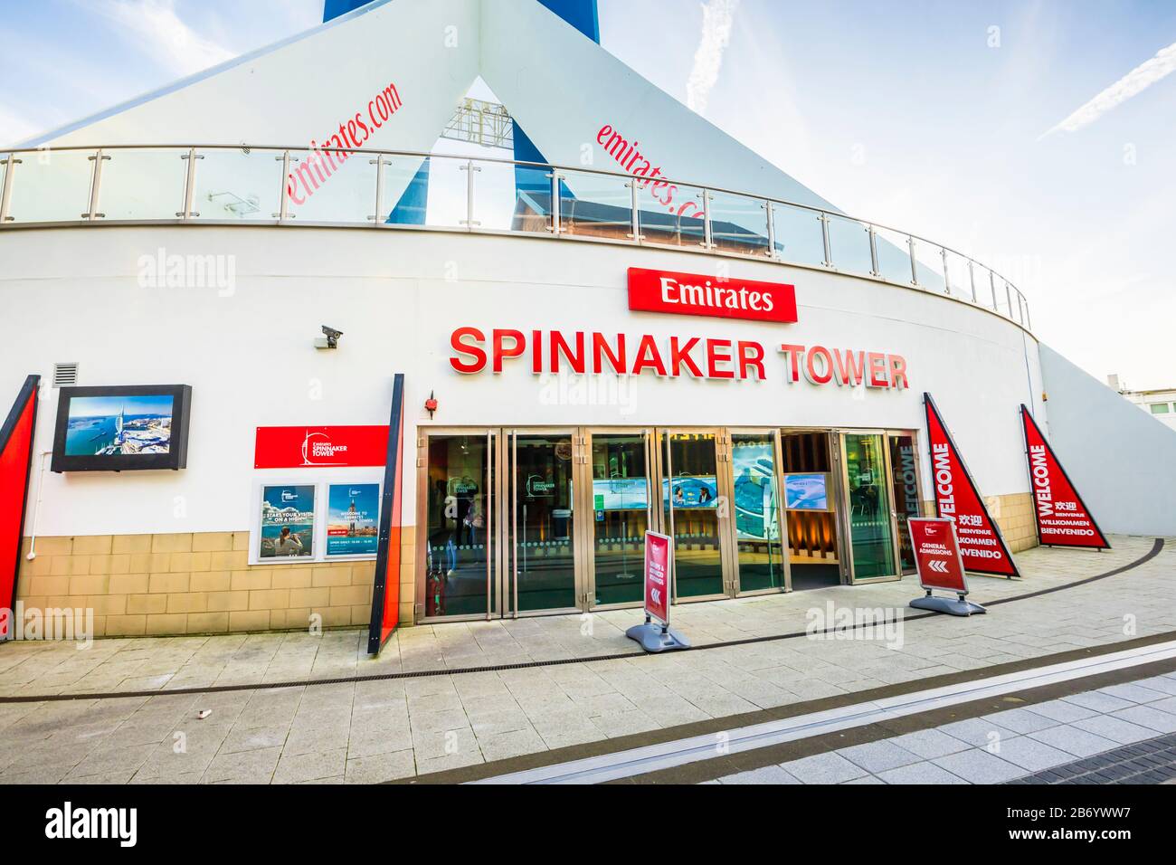 Basis des Emirates Spinnaker Tower, eines Wahrzeichen Aussichtsturms an der Küste im Einkaufszentrum Gunwharf Quays, Portsmouth Harbour, Hants, Großbritannien Stockfoto