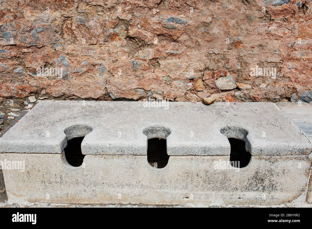 Ancient public latrines Fotos und Bildmaterial in hoher Auflösung Alamy