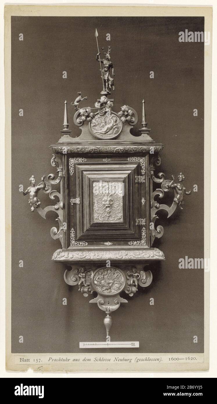 Das Kloster traf auf das Büro Prachtuhr aus dem Schloss Neuburg (geschlossen) 1600-1620 (titel op object) Uhr mit Deckel für die UhrenPrachttuhr aus dem Schloss Neuburg (geschlossen). 1600-1620 (Titelobjekt) Objekttyp: Fotos Artikelnummer: RP-F F04360 Beschriftung / Marken: Titel, nachgestellt unter Druck 'Blatt 157. Prachtuhr aus dem Schloss Neuburg (geschlossen). 1600-1620' Hersteller : Fotograf: Anonymer Ort Herstellung: Unbekannt Datum: 1870 - 1920 Physikalische Merkmale: Kopiermaterial: Papierkarton Technik: Lichtdruck Messungen: Foto: H 272 mm × W 156 mmblad: H 297 mm × W Stockfoto