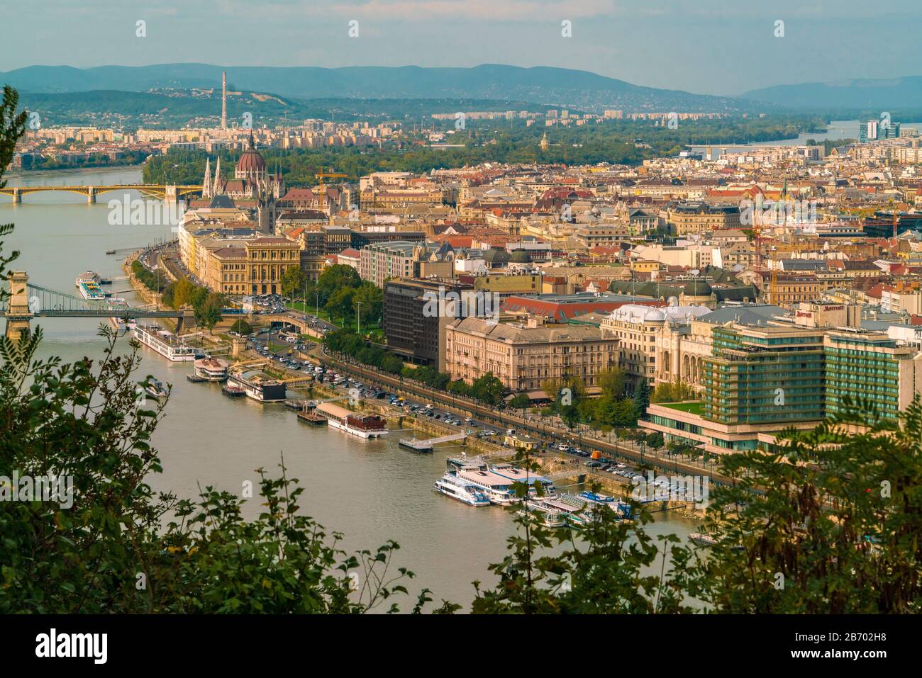Blick auf die Donau und den östlichen Teil von Budapest, Schädling im Sommer Stockfoto
