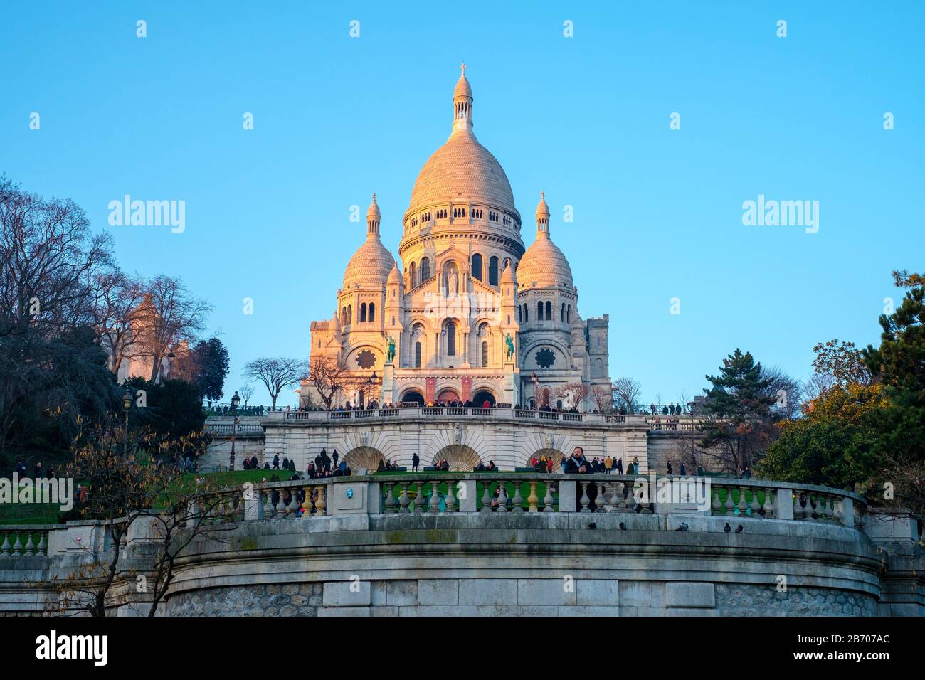 Basilika von Sacre Coeur bei Sonnenuntergang, Montmartre, Paris, Île-de-France, Frankreich Stockfoto