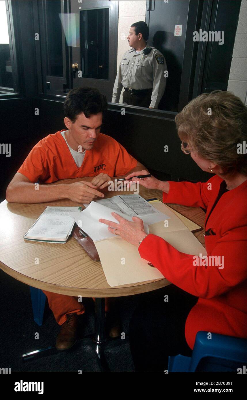Austin Texas USA: Anwältin trifft sich im Gefängnis von Travis County mit inhaftierter Klientin. HERR ©Bob Daemmrich Stockfoto