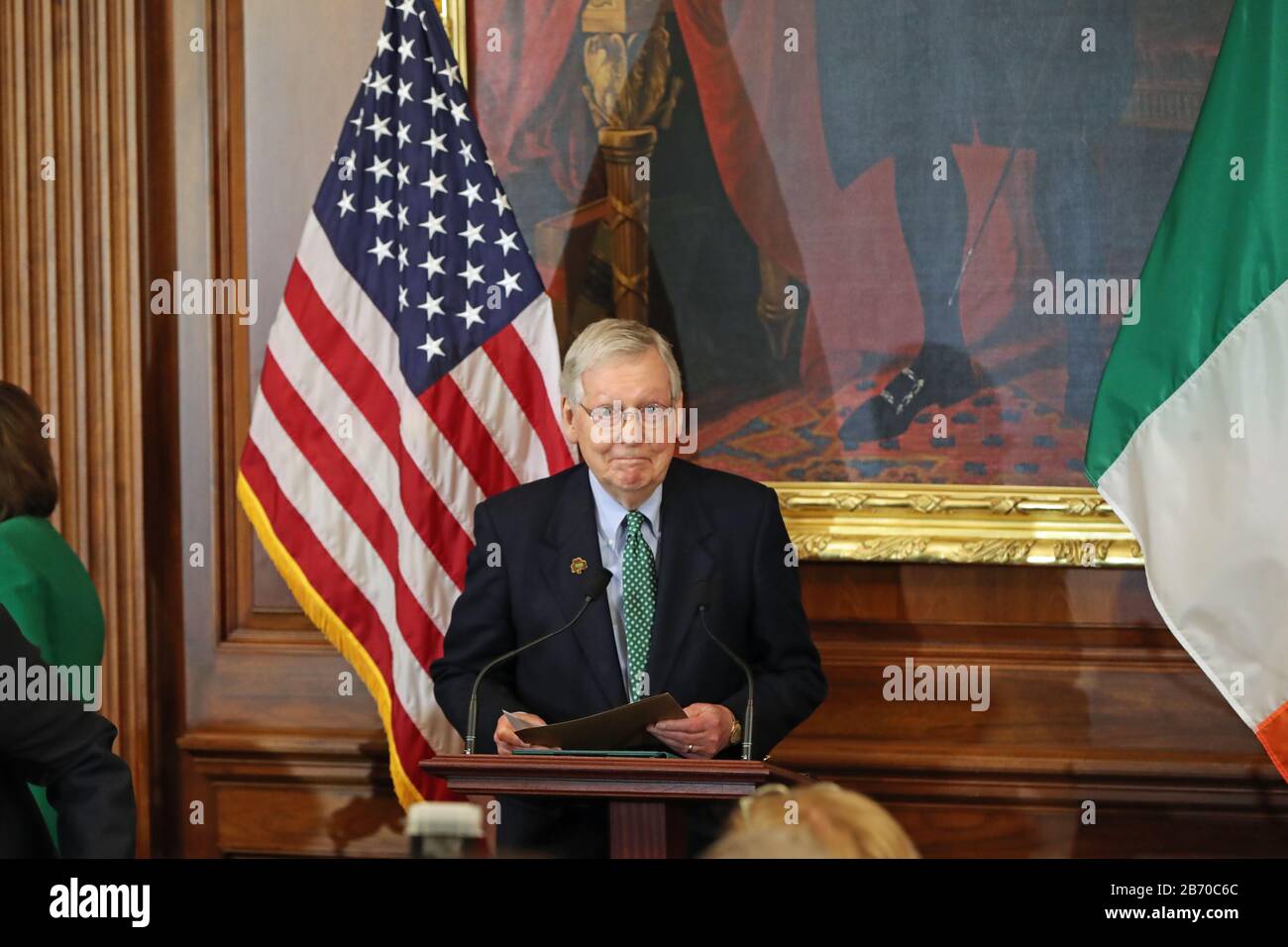 Senator Mitch McConnell hält während des Besuchs des Taoiseach in den USA eine Rede im Speaker???s Mittagessen auf dem Kapitol in Washington DC. Stockfoto