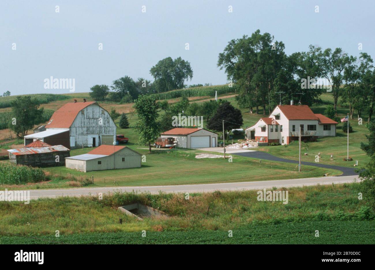 Iowa: Ländliches Bauernhaus und Nebengebäude in der Nähe von Cedar Rapids. ©Bob Daemmrich Stockfoto