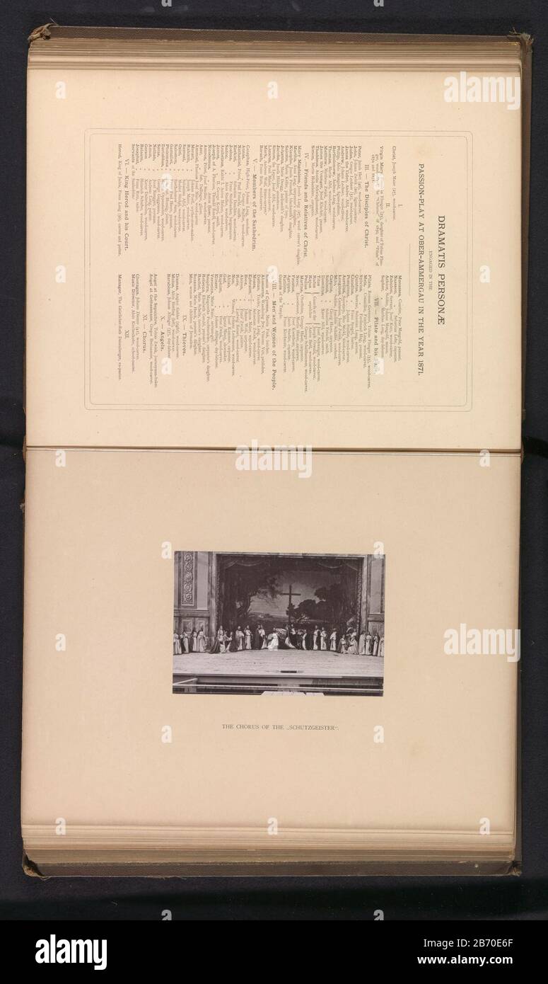 Koor op het Podium tijdens de Passiespelen te Oberammergau Der Chor des,,Schutzgeister (titel op object) Chores auf der Bühne beim Passionsspiel zu OberammergauDer Chor des , Schutzgeisters (title object) Objekttyp: Fotomechanische Druckseite Artikelnummer: RP-F 2001-7-756-12 / Marken: Beschriftung, Prägung: Beschriftung: Beschriftung: Beschriftung: Beschriftung: Beschriftung: Beschriftung: Beschriftung "Gemeinde Oberammergau Passionsspiel 1890" Hersteller: Fotograf: Carl Stockmannklischeemacker: Anonymer Ort Herstellung: Oberammergau dating: Ca. 1885 - oder für 1890 Material: Papiertechnik: Lichtdruckmessungen: Ungedruckt: H 98 mm × W 140 mm Sub Stockfoto
