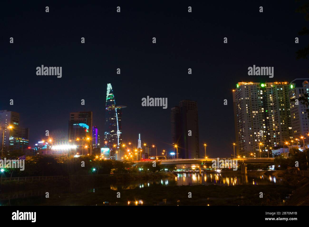 Nächtliches Skyline Bild von Ho Chi Minh City District 1 Stockfoto