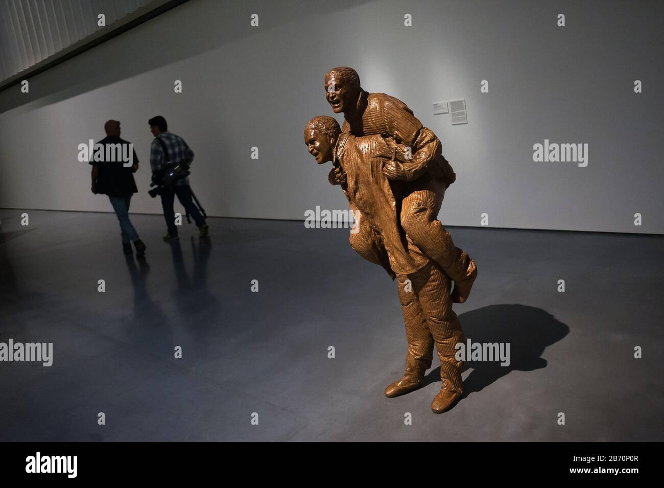 Eine Skulptur, die während der Ausstellung ausgestellt wurde.de Miró a Barceló. Die Ausstellung UN Siglo de arte español im Centre Pompidou Museum zeigt kubistische, surrealistische, figurative und abstrakte Gemälde berühmter spanischer Künstler wie Picasso, Dalí, Joan Miró und andere. Die Ausstellung findet vom 12. März bis 1. November 2021 statt. Stockfoto