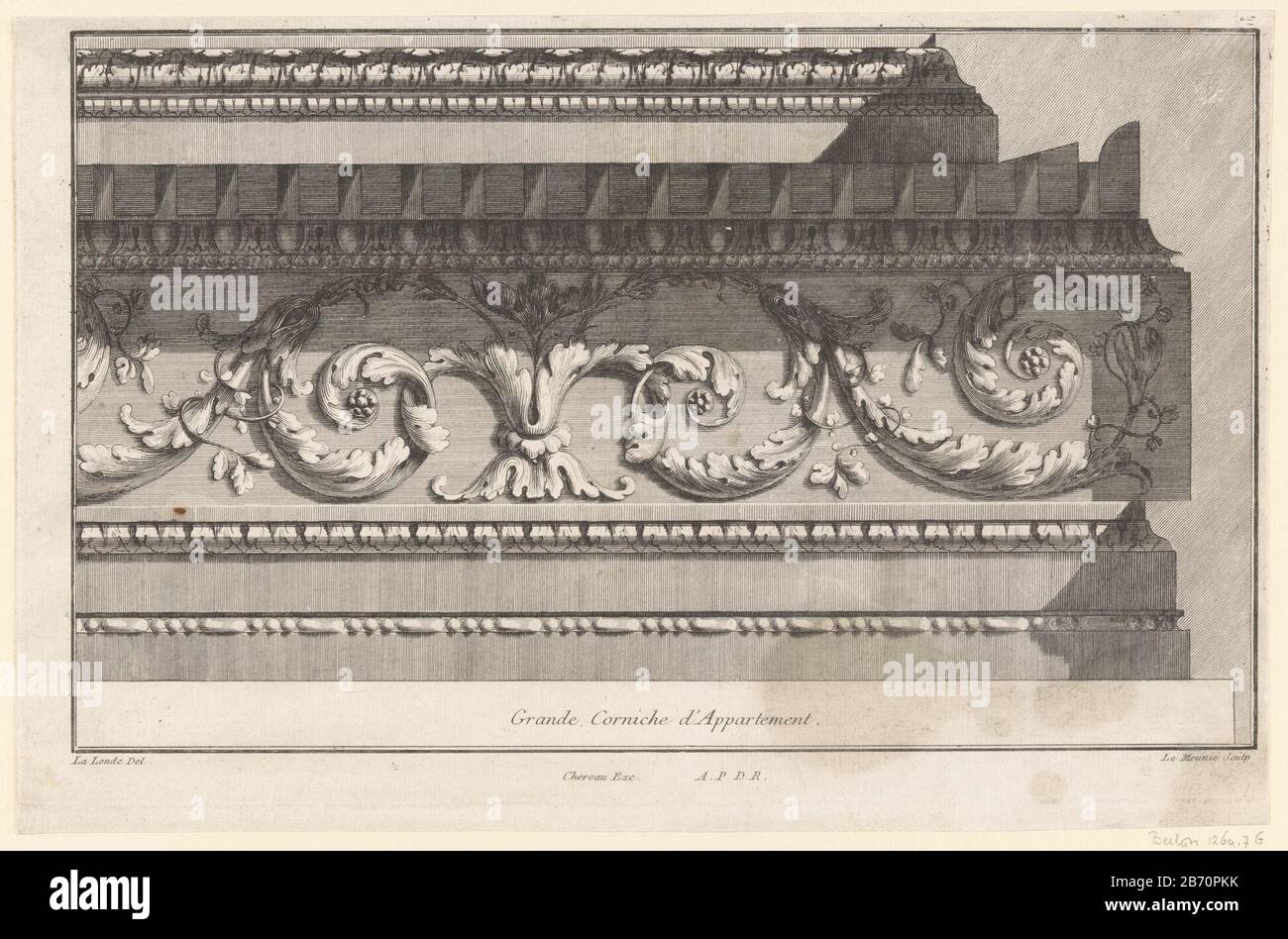 Ein Gesims mit Ei-und-Pfeil, Blattmotiven und Vlechtwerk. Hersteller: Druckmaschine C. Le Meunnié (denkmalgeschütztes Objekt) zur Bestellung von: Richard Lalonde (denkmalgeschütztes Gebäude) Herausgeber: Jacques-François Chéreau (Listed Property) Anbieter von Privilegien: Französische Krone (Listed Property) Ort Herstellung: Paris Datum: 1780-17810 Physikalische Merkmale: Ätzung und Engra-Materialien: Papiertechnik: Ätzung / Engra-Messungen (Druckverfahren): Blatt: Blatt: Blatt: H 215 mm (Innerer Schnitt von der Plattenkante ab.) b × 330 mm (Innerer Schnitt von der Plattenkante ab.) Anmerkungen Abbildung vier einer Reihe von Rzes. Betrifft: Weitere architektonische Details (CORNICE) Stockfoto