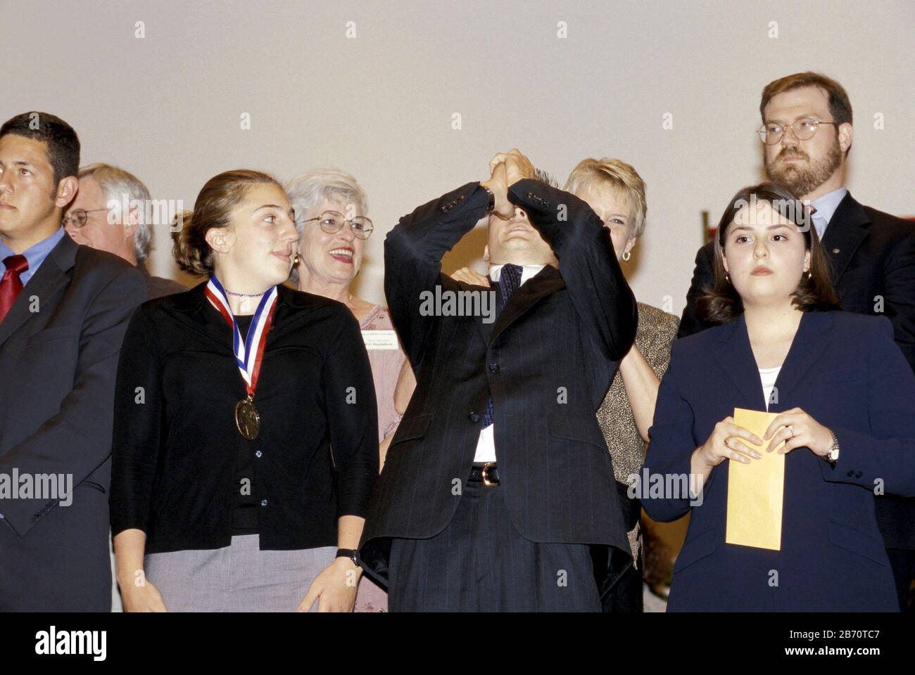 Austin, Texas, USA: Die Teilnehmer reagieren, als der Name des Gewinners bei einem akademischen Wettbewerb an einer High School bekannt gegeben wird. ©Bob Daemmrich Stockfoto