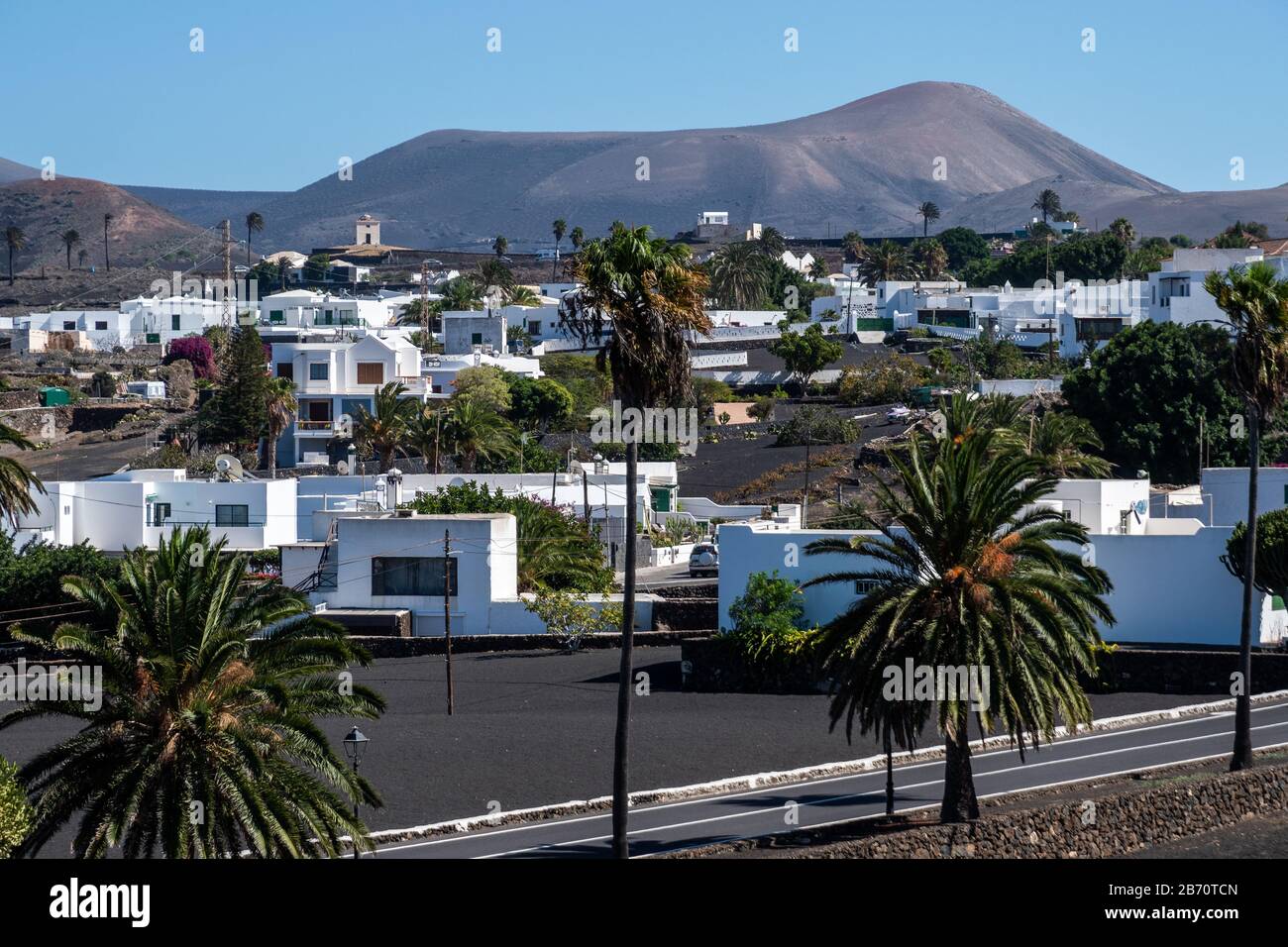 Die weißen Häuser von Yaiza auf Lanzarote Stockfoto