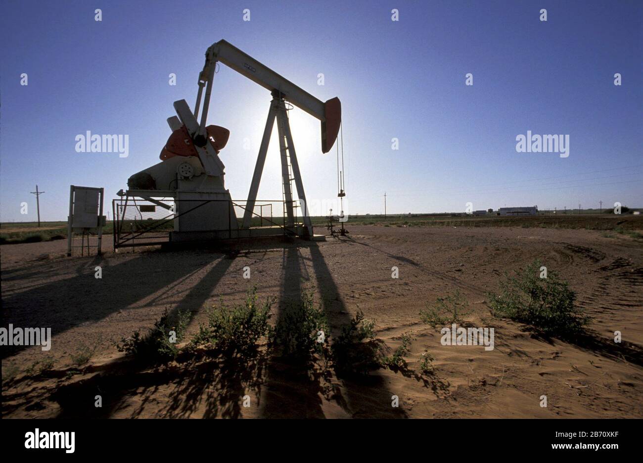 Lamesa, Dawson County, Texas USA: Pumpjack am Standort der Ölbooche im nördlichen Permian Basin. ©Bob Daemmrich Stockfoto