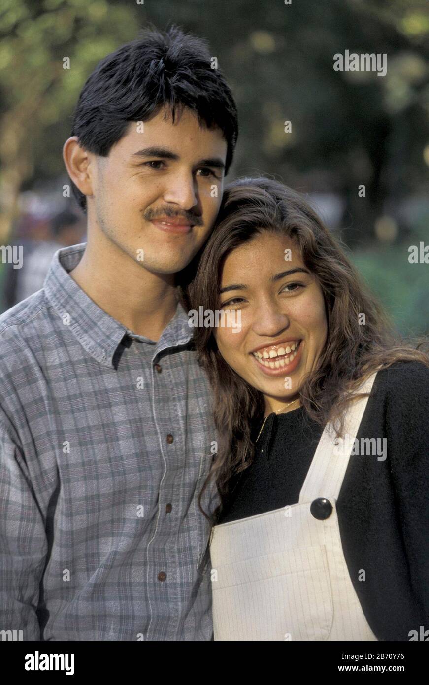 Saltillo, Mexiko: Teenager-Paar im Stadtpark. ©Bob Daemmrich Stockfoto