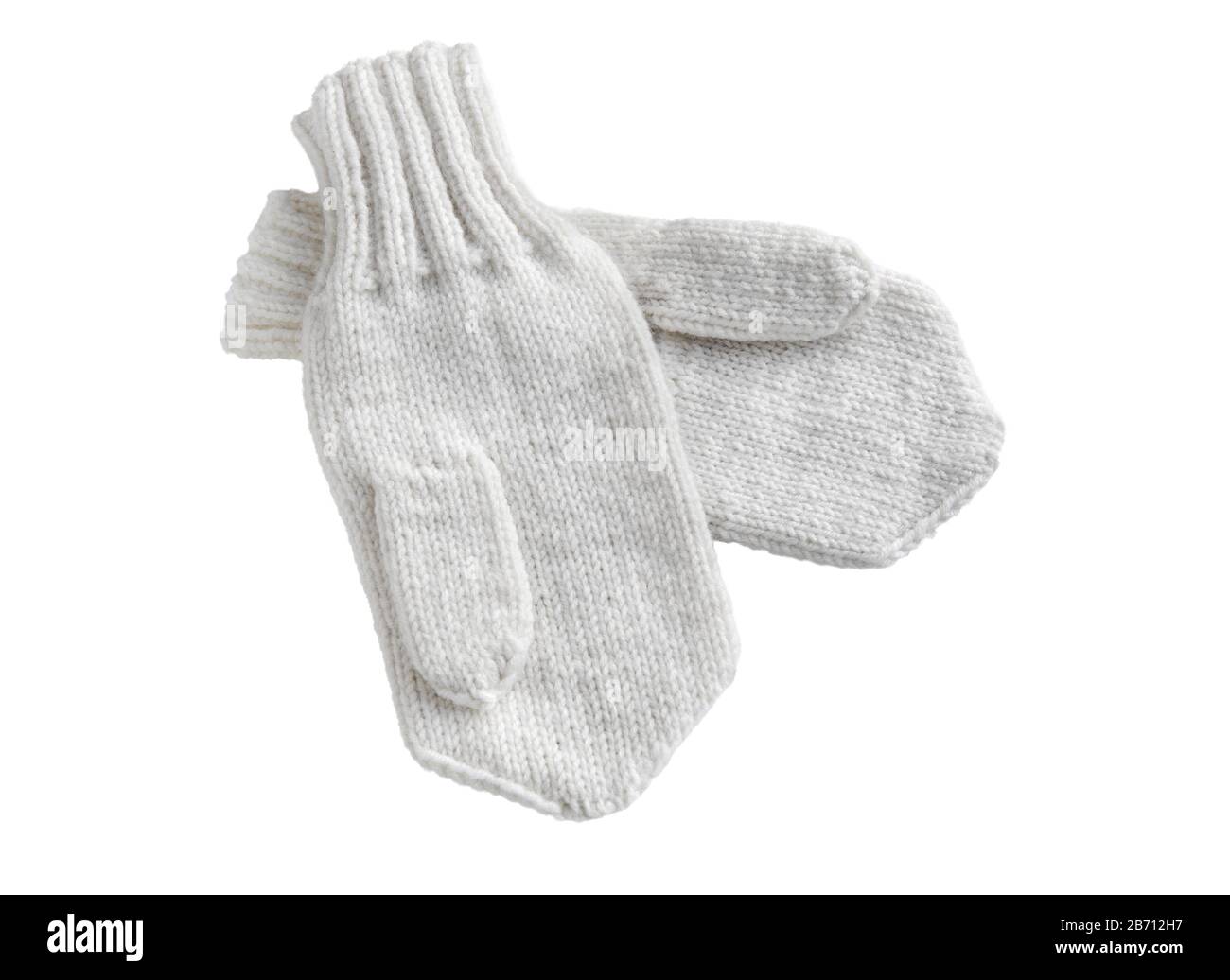 Handschuh mit Handschuhen isoliert auf weißem Hintergrund. Warme, aus Wolle gestrickte weiße Handschuhe mit Fäueln. Winterhandschuh. Stockfoto