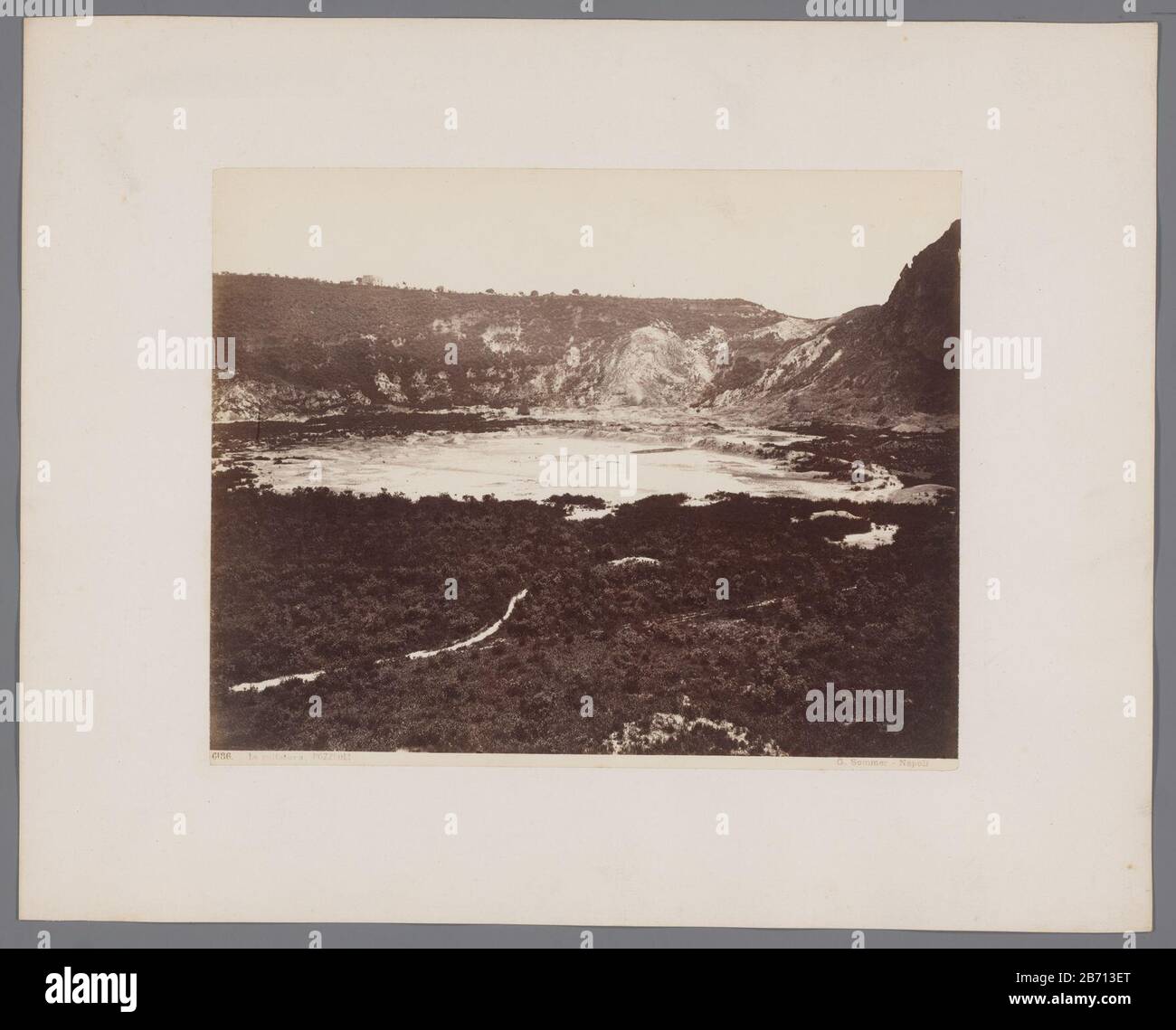 La zolfatara, Pozzuoli La zolfatara, Pozzuoli Objekttyp: Foto Objektnummer: RP-F-F16933 Hersteller: Fotograaf: Giorgio Sommer dating: CA. 1857 - ca. 1914 Physikalisches Kenmerken: AlbuminedrukTechniek: Albuminedruk Abmessungen: Foto: H 204 mm × b 254 mm Stockfoto