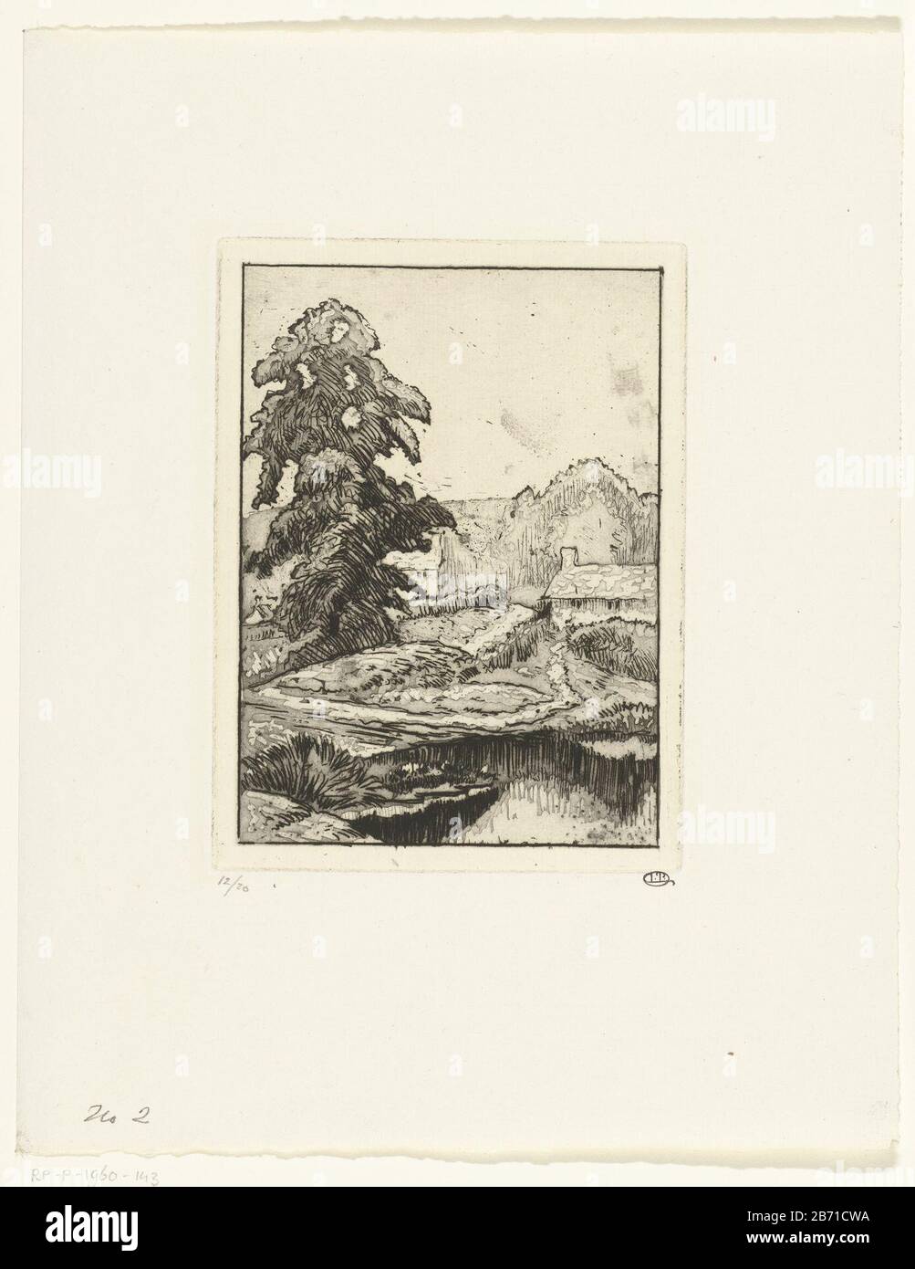 Landschap traf auf eine Grote Boomlandschaft mit Weg zu einem Haus und einem großen Baum. Hersteller: Druckmaschine: Lucien Pissarro (denkmalgeschütztes Gebäude) Vom: Von der Zeit von 80-1944 Physikalische Merkmale: Ätzung und Aquatintmaterial: Papiertechnik: Radierung / Aquatintmaße: Plattenkante: H 149 mm × W 110 mm Betreff: Landschaften in der gemäßigten Zone Stockfoto