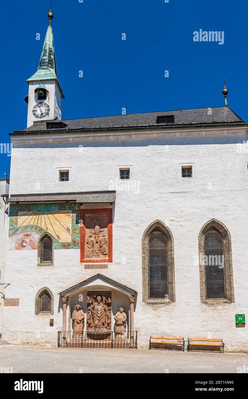 Die Kirche im Haupthof der Festung Hohensalzburg in Salzburg, einer UNESCO Historique Site of Österreich Stockfoto
