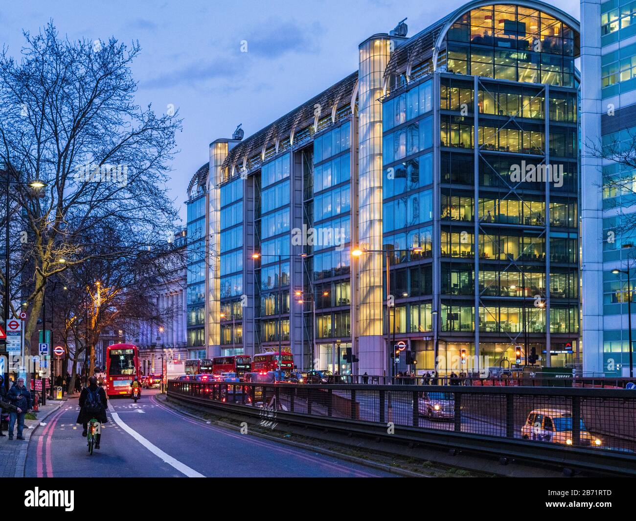 Wellcome Trust HQ Euston Rd London - Hauptsitz des Wellcome Trust im Gibbs Building an der 215 Euston Road London. Hopkins Architects 2004. Stockfoto