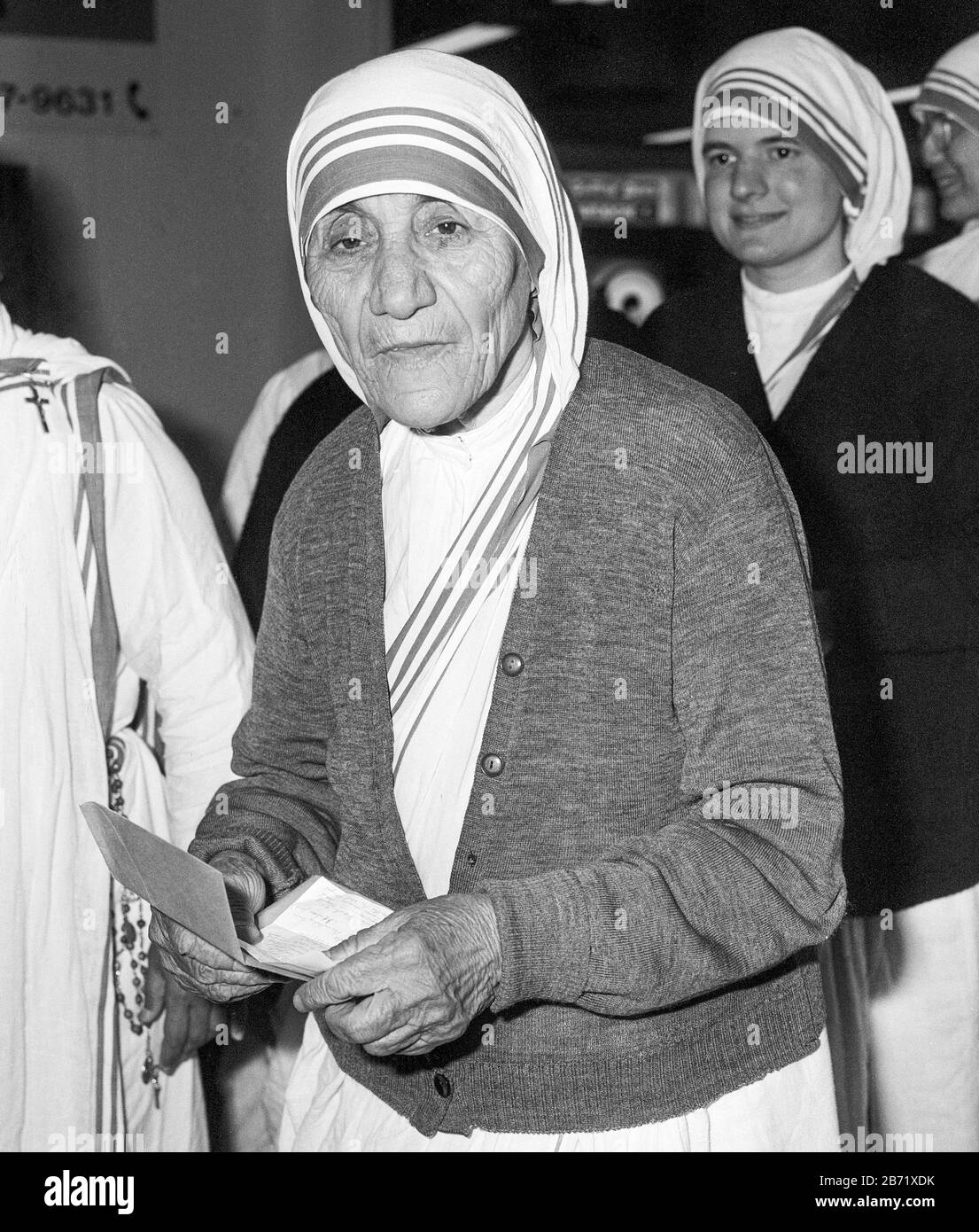 Mutter Teresa kam 1981 am Londoner Flughafen Heathrow an. Stockfoto