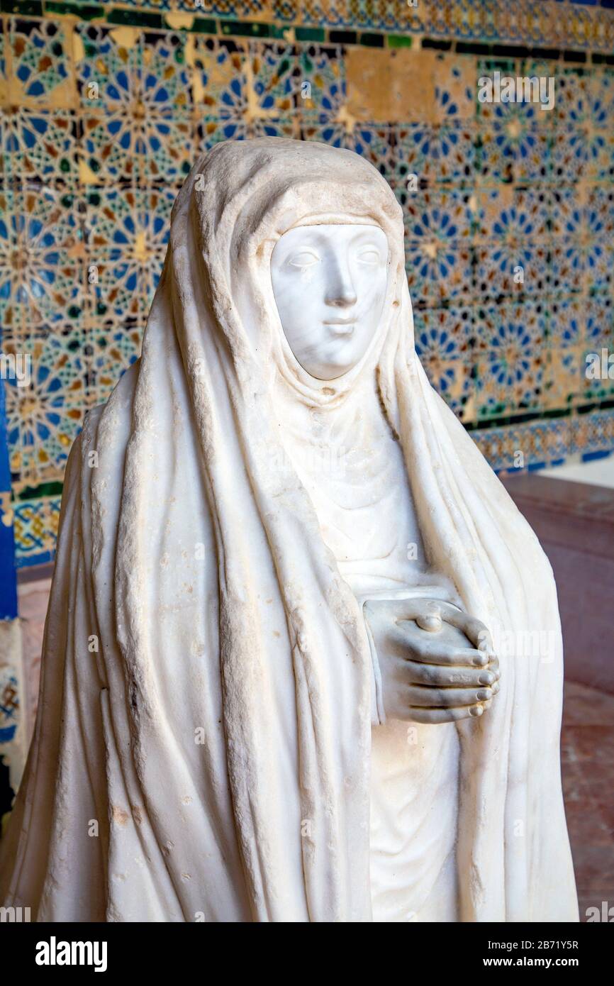 Skulptur der Nonne beten im andalusischen Museum für Zeitgenössische Kunst und ehemaligen Kloster Santa Maria de las Cuevas, Sevilla, Spanien Stockfoto