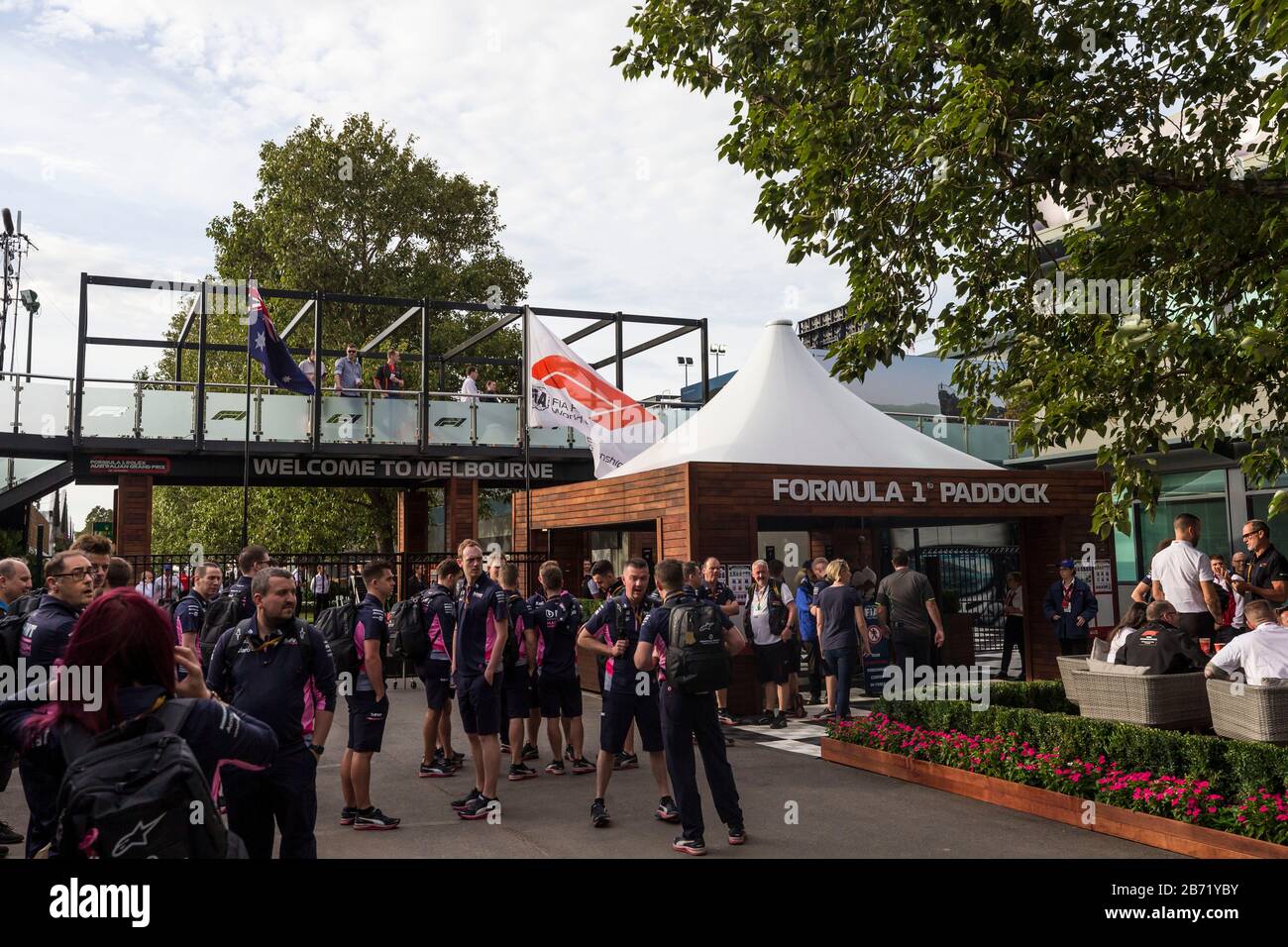 Melbourne, Australien. März 2020. Formel 1, großer Preis von Australien, Übungstag; Teams warten auf die Teilnahme an den Pits Credit: Action Plus Sports Images/Alamy Live News Stockfoto