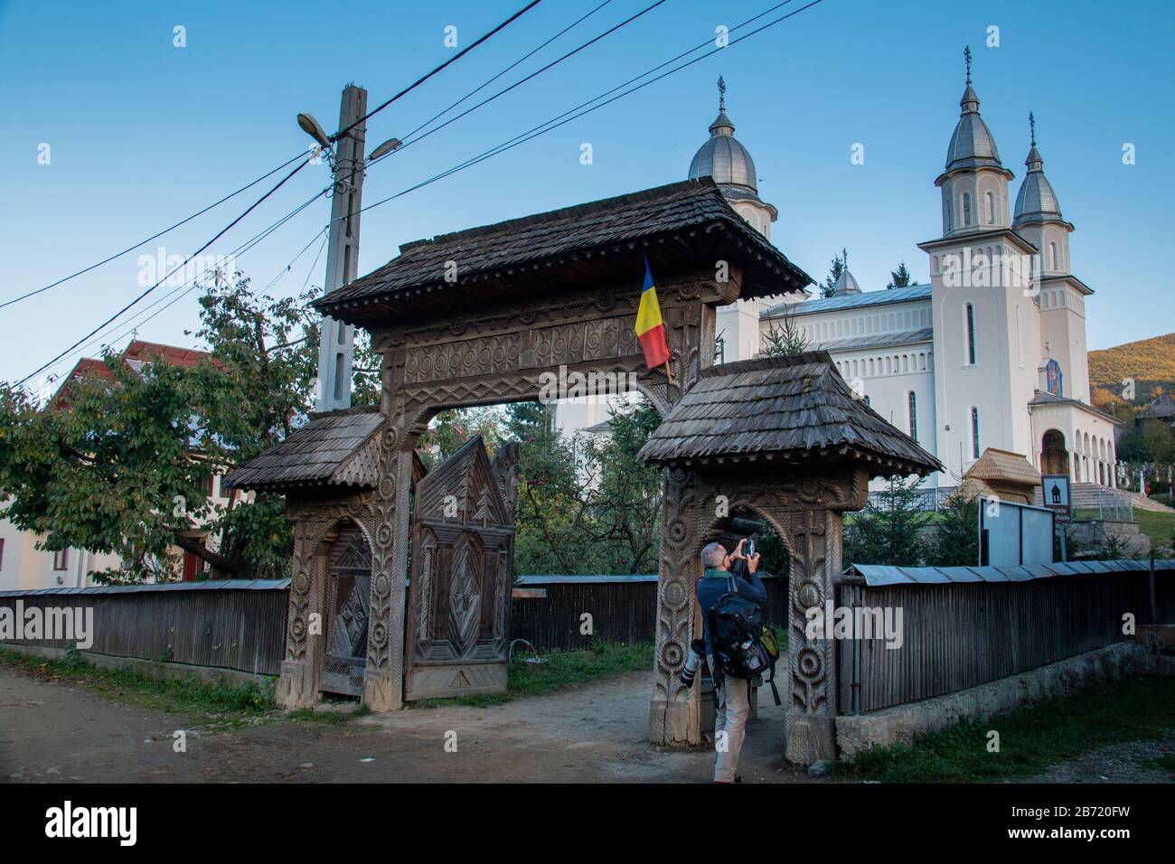 Maramures, das isolierte Karpatengebiet Rumäniens. Holzkirche der orthodoxen Kirche Cuvioasa Paraschiva, Poienile Izei, Maramures. UNESCO - Wor Stockfoto